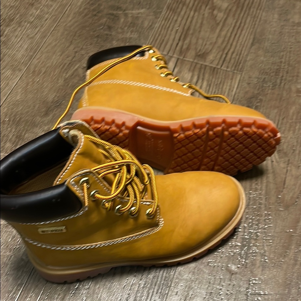 Boots 5.5 women